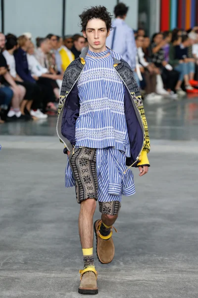 Look 28